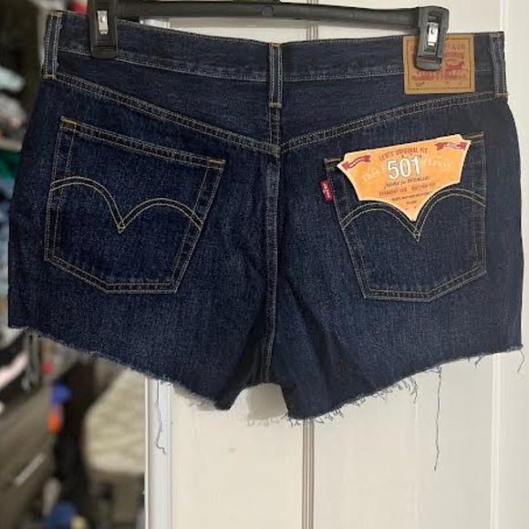 NWT Levi's Original Fit 501 Button Fly Cut-Off Jean Shorts - Size 32 - Picture 1 of 10